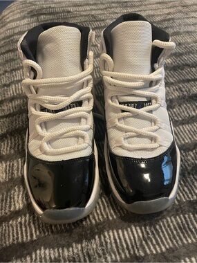 Air Jordan 11 Retro “Concord” – Boys Size 7Y – Excellent Condition